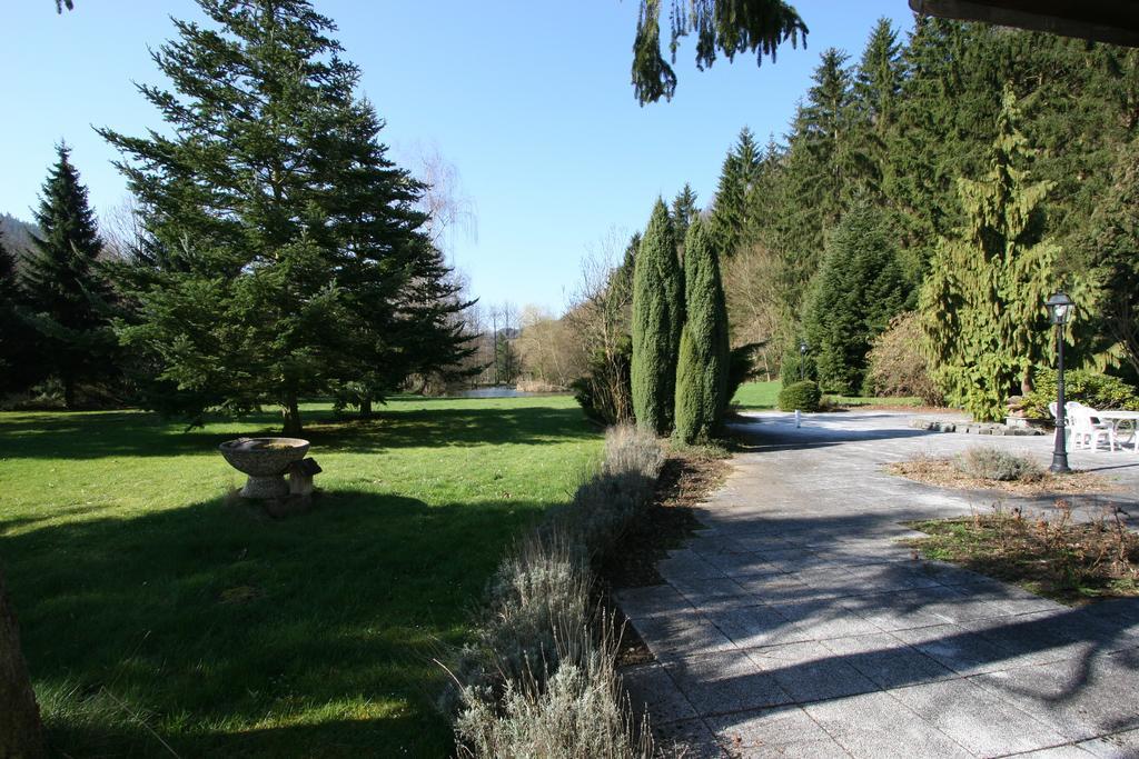 Park Hotel Am Schloss Ettringen  Exteriör bild