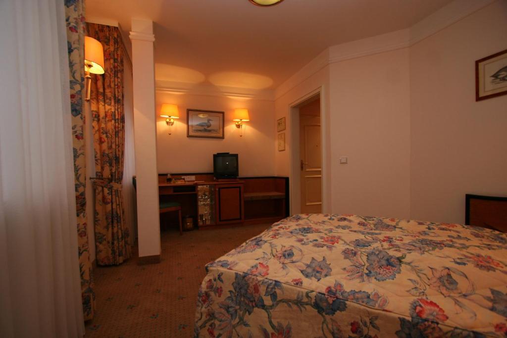 Park Hotel Am Schloss Ettringen  Rum bild