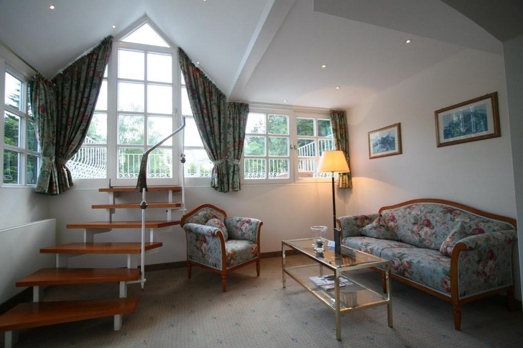 Park Hotel Am Schloss Ettringen  Rum bild