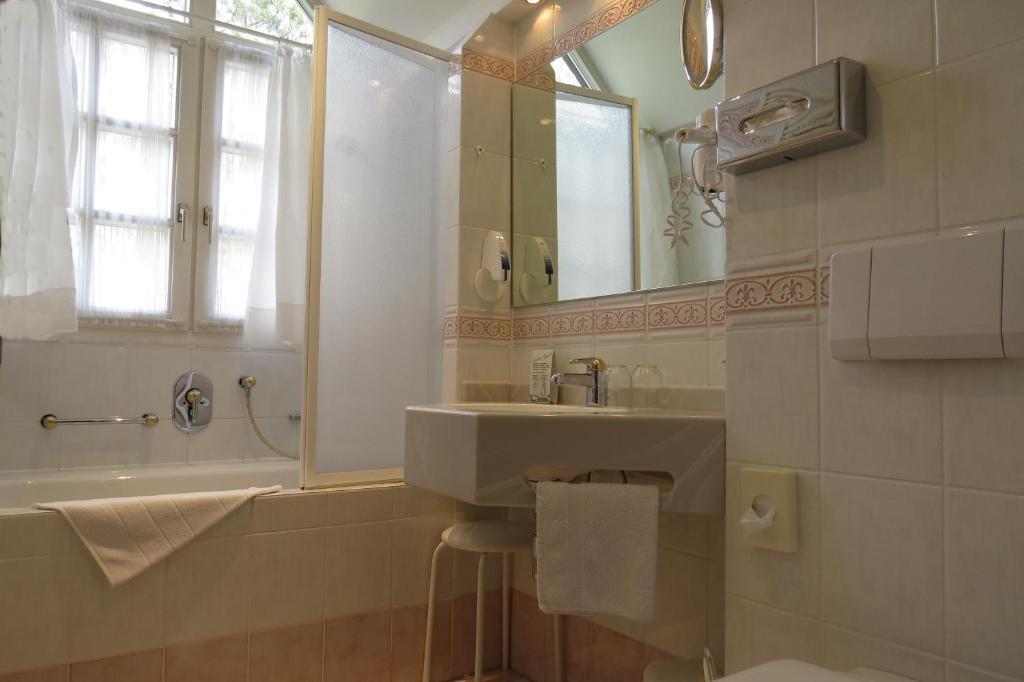 Park Hotel Am Schloss Ettringen  Rum bild